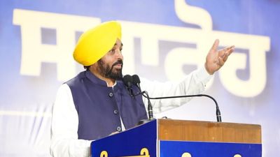 Punjab में भगवंत मान सरकार ने 516 दिहाड़ीदार कामगारों की सेवाओं को नियमित किया