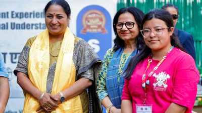Delhi Lakshmi Yojana:दिल्ली की महिलाओं के हर महीने खाते में आएंगे ₹2500, सरकार की इस योजना का कैसे मिलेगा लाभ?