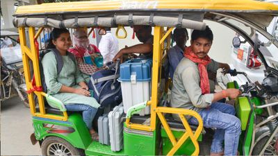 क्या सच में मोबाइल ऐप से बंद हो सकता है E-Rickshaw? इंटरनेट पर Viral Video का क्या है पूरा मामला