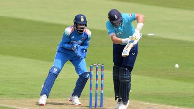 IND vs ENG: 46 रनों में 6 विकेट गंवाकर इंग्लैंड की तूफानी वापसी, रूट-डॉसन ने फेरा भारत के अरमानों पर पानी