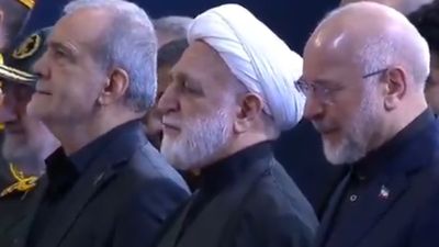 Khamenei funeral: खामेनेई को आखिरी विदाई देते वक्त रो पड़े ईरान के विदेश मंत्री और संसद स्पीकर, वीडियो