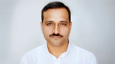 बांकीपुर उपचुनाव में लालू प्रसाद यादव ने भरा पर्चा, 25वीं बार चुनाव मैदान में, कुल संपत्ति कर देगी हैरान