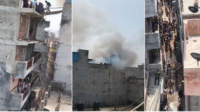 Noida Mamura Fire Reason: नोएडा के ममूरा में लगी भीषण आग, 50 परिवार चपेट में, 2 जिंदा जले!
