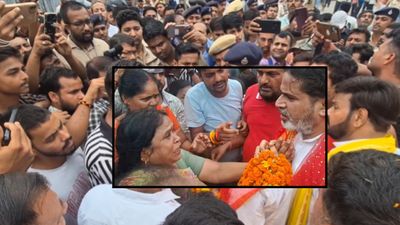 Bihar News: प्रशांत किशोर को देखते ही दहाड़ मारकर रोने लगी महिला, फिर PK ने पटना पुलिस को दे दी चेतावनी