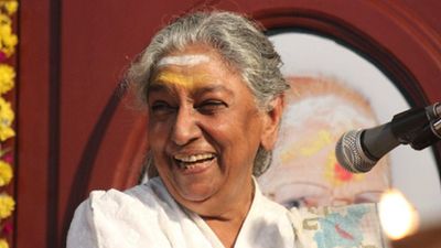 कौन थीं दिग्गज सिंगर एस जानकी? 88 साल की उम्र में निधन से संगीत जगत में मातम, क्यों ठुकरा दिया था पद्म भूषण?