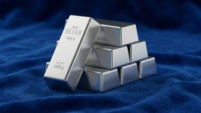 Silver Price Today: थम गई चांदी की रफ्तार! सिल्वर रेट में आई गिरावट, कितना है आज 1 किलो का भाव?