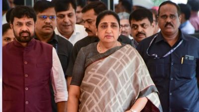 सुनेत्रा पवार की बढ़ी मुश्किल, उनकी ही पार्टी के नेता ने भिजवाया लीगल नोटिस, क्‍या है आरोप?