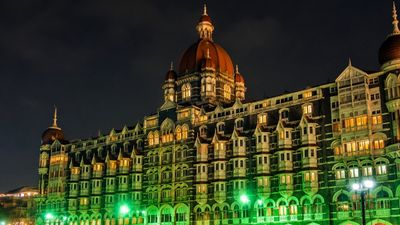 'अंडरवर्ल्ड डॉन दाऊद ने रखवाया है बम' धमकी भरी Call के बाद मुंबई Taj Hotel में मचा हडकंप, तलाशी में जुटी टीम