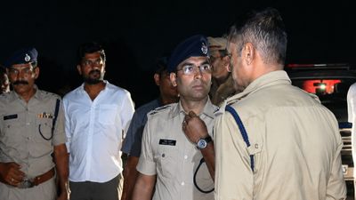 पत्‍नी, बच्‍चों की बेरहमी से की हत्‍या, फिर नाबालिग लड़की, उसकी मां और नानी को उतारा मौत के घाट, कौन हैं शख्‍स