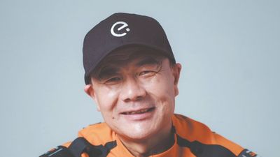 China: 14 साल की उम्र में स्कूल छोड़ने वाले इस डिलीवरी बॉय कौन? चीन ने दिया सबसे बड़ा साहित्यिक पुरस्कार
