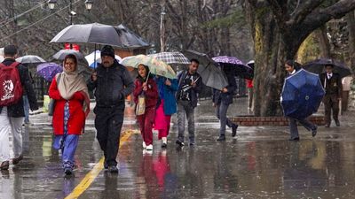 Aaj ka Mausam: 17 राज्यों में मूसलाधार बारिश और तूफान का रेड अलर्ट,घर से निकलने से पहले देख लें IMD की चेतावनी
