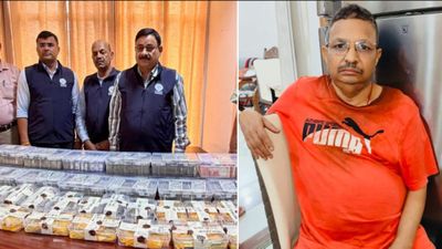 UP सरकार के रिटायर अफसर Lalit Kumar कौन हैं? घर से 1.62 करोड़ कैश-13 Kg सोना बरामद, किस विभाग में डाला 'डाका'?