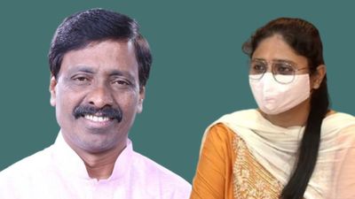 Girija Raut: 'जबरन गोमूत्र पिलाया', कौन है उद्धव ठाकरे के करीबी Vinayak Raut? जिन पर बहू ने लगाए संगीन आरोप