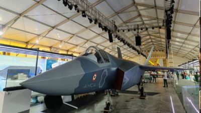 Aero India 2025: बेंगलुरू में शुरू हुआ एयरो इंडिया, नजर आया AI टेक्नालॉजी से लैस भारत का AMCA फाइटर जेट