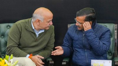 दिल्ली शराब घोटाले में PAC को सौंपी जाएगी CAG Report, केजरीवाल-सिसोदिया की बढ़ सकती हैं मुश्किल, अब आगे क्या?