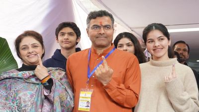 Delhi Chunav 2025: प्रवेश वर्मा की 2 प्यारी बेटियों ने डाला वोट, बताया BJP जीती तो