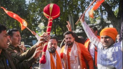 दिल्ली चुनाव में भाजपा को बड़ी जीत, पूर्वांचली और पंजाबी गढ़ों पर कब्ज़ा