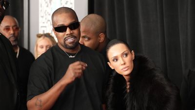 ग्रैमी अवॉर्ड्स में Kanye West की पत्नी ने की हदें पार, बियांका ने पहनी ट्रांसपेरेंट ड्रेस, निकाला बाहर