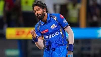 IPL 2025: हार्दिक पांड्या को क्यों किया आईपीएल में बैन? रोहित शर्मा करेंगे मुंबई इंडियंस की कप्तानी