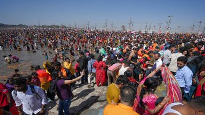 Mahakumbh 2025: अब तक कितने करोड़ श्रद्धालुओं ने लगाई संगम में डुबकी, UP सरकार ने जारी किए आंकड़े