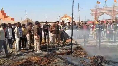 Prayagraj MahaKumbh 2025: महाकुंभ मेला क्षेत्र में फिर लगी आग, फायर ब्रिगेड ने आग पर पाया काबू