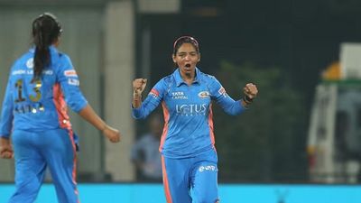 MUM vs DEL Pitch Report: WPL 2025 में आज बल्लेबाज या गेंदबाज कौन पड़ेगा भारी? जानें पिच और वेदर रिपोर्ट