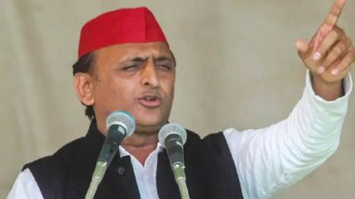 अखिलेश यादव का सीएम योगी पर पलटवार, कहा - मौलाना बनना अच्छा पर योगी..