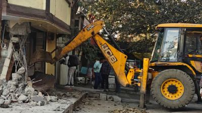 Indore News: अतिक्रमण पर चला नगर निगम का पीला पंजा, अब इन मकानों और दुकानों की बारी 