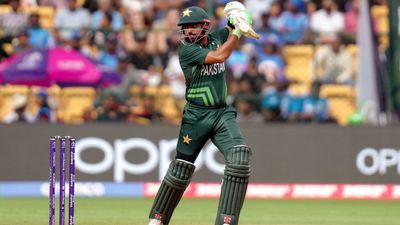 PAK vs NZ: बाबर आज़म के नाम हुआ शर्मनाक रिकॉर्ड, खुशदिल शाह ने बनाया ऐतिहासिक कीर्तिमान