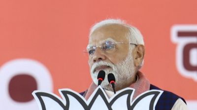 दिल्ली चुनाव प्रचार के दौरान PM Modi ने इस बीजेपी नेता की थपथपाई थी पीठ, क्या अब ये ही बनेंगे दिल्ली CM?