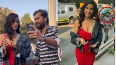 रेड ड्रेस में पूनम पांडे की हॉटनेस देख फैन हुआ बेकाबू, हरकत देख कांपी एक्ट्रेस की रूह; वीडियो वायरल