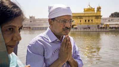 दिल्ली हार के बाद BJP की राह पर 'आप'! केजरीवाल की पार्टी ने संसद में रखी इन संस्थानों के नाम बदलने की मांग