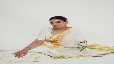 AIR India: हमदर्दी कहां हैं? एयरलाइंस पर क्यों भड़की मशहूर अभिनेत्री, सोशल मीडिया पर भी मचा बवाल