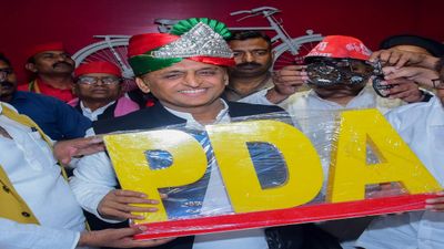 Akhilesh Yadav: अखिलेश यादव का योगी पर तंज, 'हमारे मुख्यमंत्री तीस मार खां, 2027 में मिलेगी बुरी तरह हार'