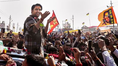 बिहार की राजनीति में बाबा बागेश्वर करेंगे 'चमत्कार'? किस राजनीतिक पार्टी को मिलेगा लाभ? किसकी जीत पक्की!