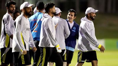 IND vs AUS: टीम इंडिया के अहम सदस्य की मां का निधन, दुबई छोड़कर लौटा भारत, फाइनल से पहले बड़ा झटका?