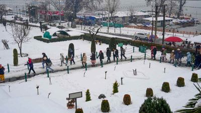 Jammu Kashmir Snowfall: जम्मू-कश्मीर में सफेद अलर्ट! इस दिन तक होगी बर्फबारी, मौसम विभाग ने दी जानकारी