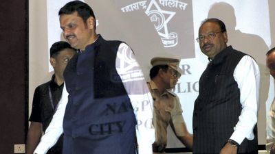 Maharashtra: MVA के किन नेताओं के संपर्क में था मंत्री से उगाही की कोशिश में शामिल शख्स? फडणवीस का बड़ा खुलासा
