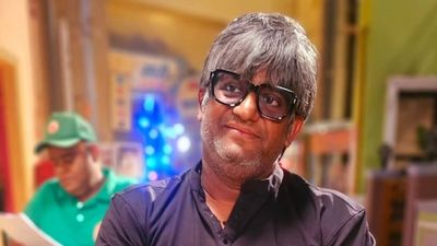 'भाभी जी घर पर हैं' के लेखक मनोज संतोषी की 49 की उम्र में मौत, फेमस एक्ट्रेस ने डॉक्टर्स की लापरवाही का लगाया 