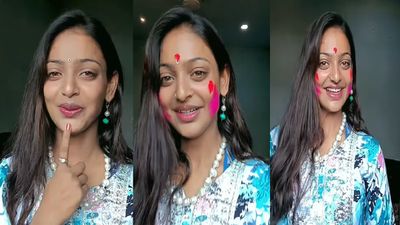 Monalisa Viral Video: होली पर ऐसे थिरकीं मोनालिसा, ठुमके देख लोग हुए हैरान, 3 वीडियोज ने मचाई धूम