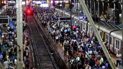 Mumbai local train: पश्चिम रेलवे के इन स्‍टेशनों पर रहेगा पांच घंटे का ब्लॉक, यात्री चेक करें लेटेस्‍ट अपडेट 
