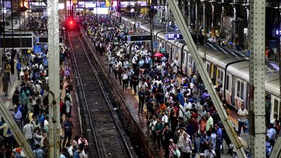 Mumbai Local Train Update: मुंबई लोकल ट्रेन का क्या है 3 मार्च का शेड्यूल, पढ़िए ताजा अपडेट्स