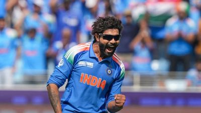 Ravindra Jadeja Retirement: रवींद्र जडेजा ने लिया संन्यास? करोड़ों फैंस के टूटे दिल! विराट ने लगाया गले