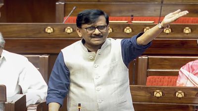 संजय राउत ने कहा 'PM मोदी रिटायरमेंट आवेदन देने RSS मुख्यालय गए', CM फडणवीस ने बयान पर साधा निशाना
