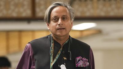 Russia-Ukraine Row: 'मैं अभी भी अपने चेहरे से अंडे हटा रहा हूं', जानिए थरूर ने क्यों कहा ऐसा?