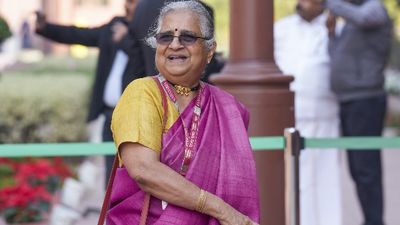 Sudha Murthy: 'मैं खुद 7-8 भाषा जानती हूं', तीन भाषा नीति पर सुधा मूर्ति ने कैसे देश को दिया बड़ा संदेश