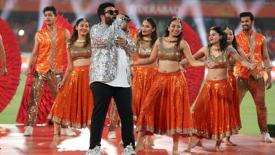 IPL 2025: एस.एस. थमन ने हैदराबाद में किया परफॉर्म, चार्टबस्टर गानों से बांधा समां