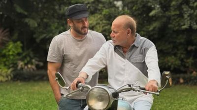 Sikandar Review: पिता सलीम खान ने बताया कैसी है बेटे सलमान खान की फिल्म 'सिकंदर', बोले- 'दर्शक बंधा रहे'