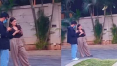 VIDEO: चेहरे पर मास्क और हाथ में फोन, रूमर्ड गर्लफ्रेंड के साथ फिर दिखे चहल, जमकर वायरल हो रहा नया वीडियो