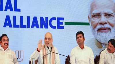  तमिलनाडु में BJP और AIADMK के गठबंधन के चंद मिनट बाद ही अन्नामलाई को पद से हटाया गया 